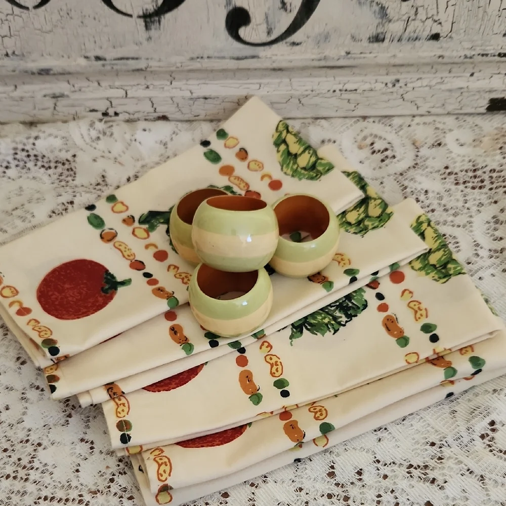 Vintage Crate&Barrel Veggie Print Napkins with Wood Rings Set of 8
